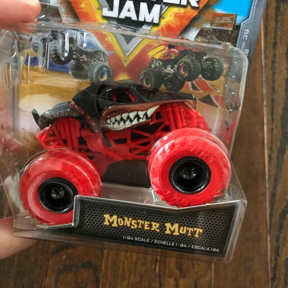 Monster Jam Monster Trucks - Red/Black Monster Mutt - Series 36 - 1/64 Scale NEW